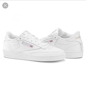 Reebok women’s sneakers in gentle used condition